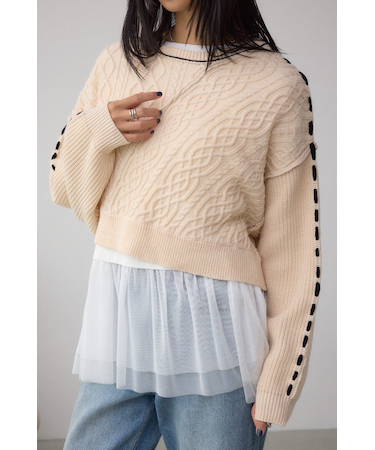 ステッチデザインケーブルニット