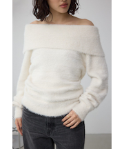 モヘヤライクオフショルダーニット