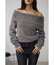 モヘヤライクオフショルダーニット