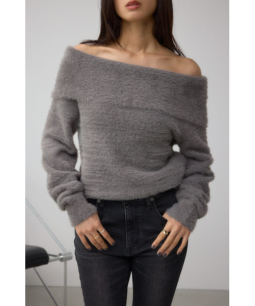 モヘヤライクオフショルダーニット