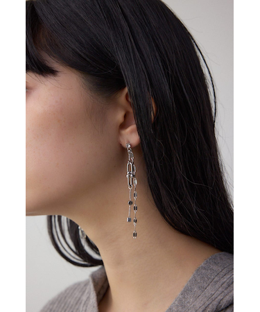 Uチェーンスウィングピアス