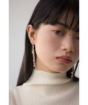 Uチェーンスウィングピアス