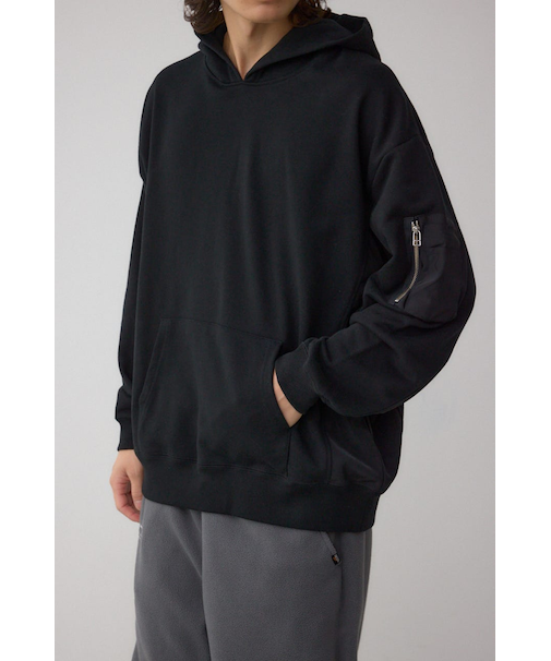 ユーティリティポケット付きフーディー