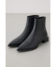 ポインテッドローヒールブーツ