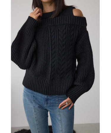 オープンショルダーケーブルニット