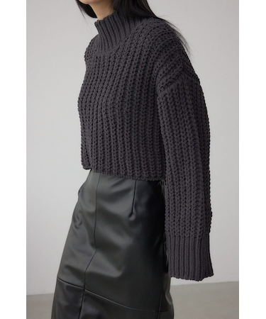 マットモールクロップドハイネックニット