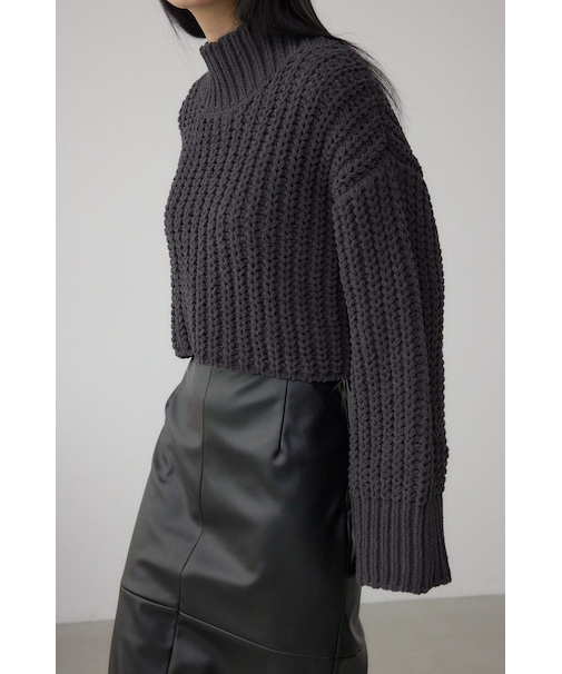 マットモールクロップドハイネックニット