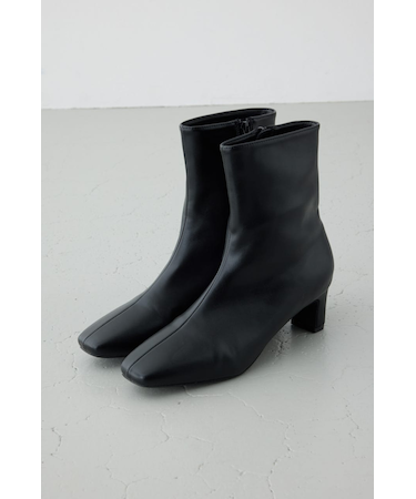 スクエアトゥショートブーツ