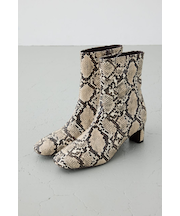 スクエアトゥショートブーツ