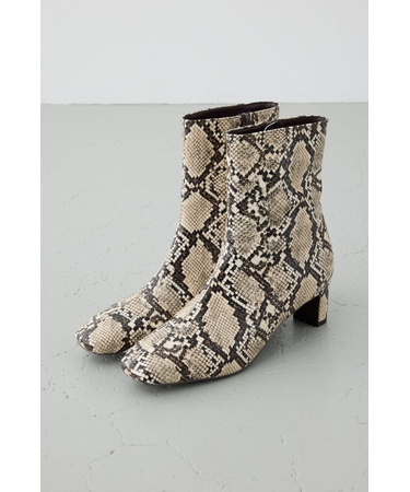 スクエアトゥショートブーツ