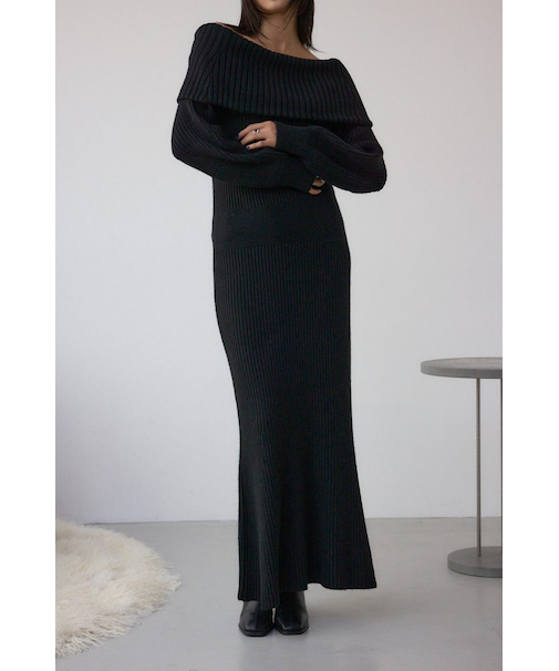 オフショルロングニットワンピース