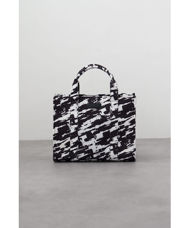 スクエアミドルバッグ