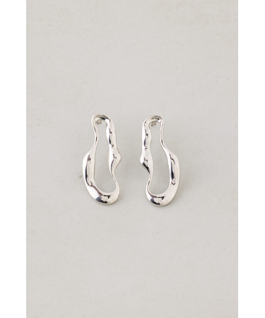 ウェイビーサークルピアス