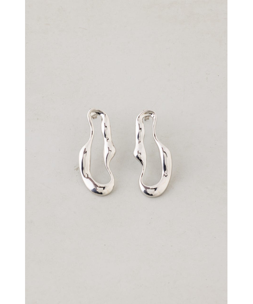 ウェイビーサークルピアス