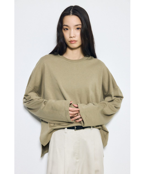 スリットヘムルーズプルオーバー