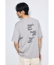 引き揃え天竺バックメッセージロゴTシャツ