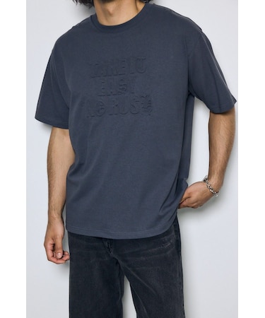 エンボスロゴTシャツ