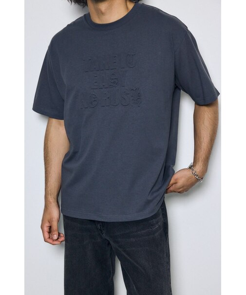 エンボスロゴTシャツ