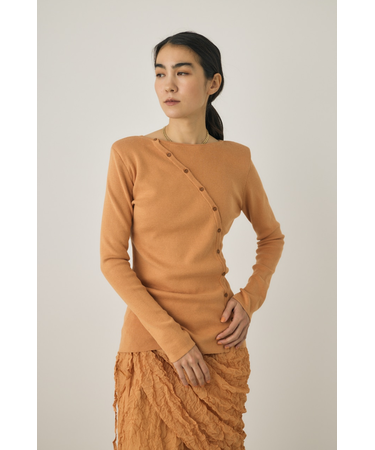 斜めボタンニットトップス