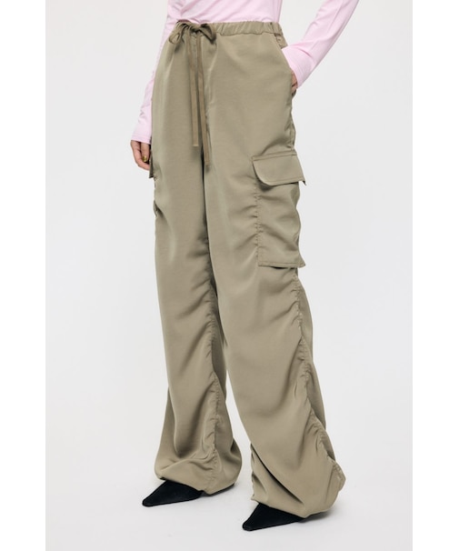 SATIN CARGO パンツ