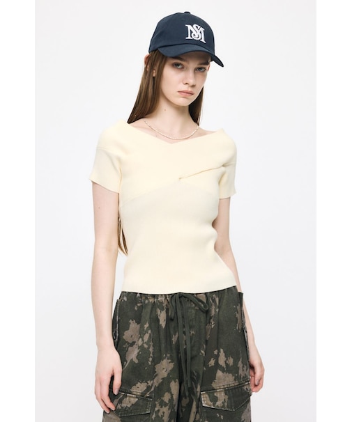 CROSS OFF SHOULDER トップス