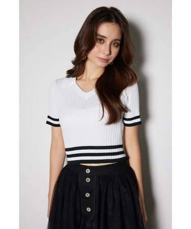 Vネックラインコンパクトニットトップス