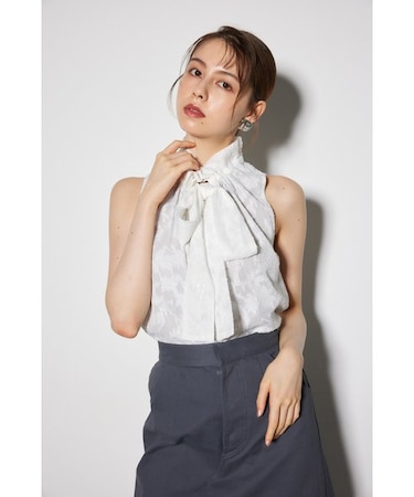 ギャザーフリルネックボウタイブラウス