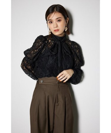 ショルダーシャーリングボウタイブラウス