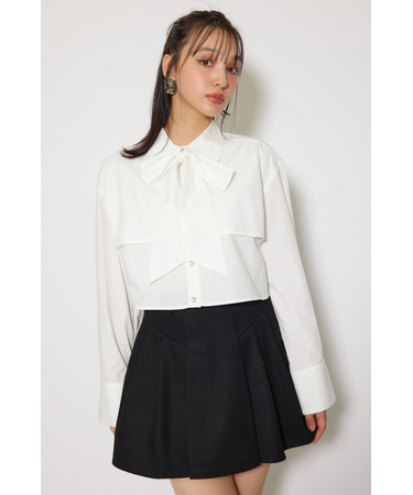 ビジューボタンボウタイシャツトップス