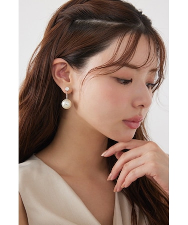 フェイクパールハンギングピアス