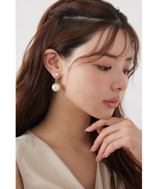 フェイクパールハンギングピアス