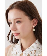 フェイクパールハンギングピアス