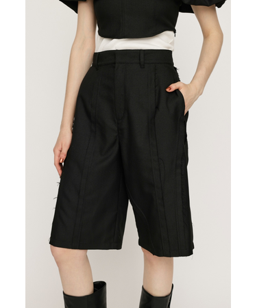 CUTOUT MIDDLE ショートパンツ