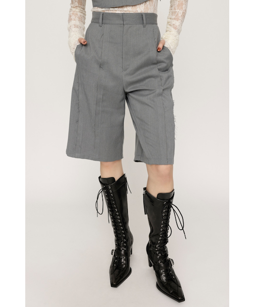 CUTOUT MIDDLE ショートパンツ