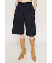 CUTOUT MIDDLE ショートパンツ