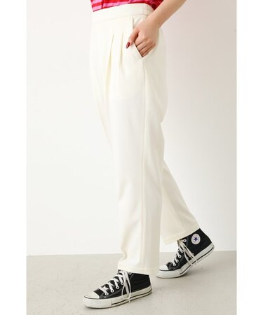 テーパードパンツ