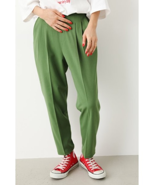 テーパードパンツ