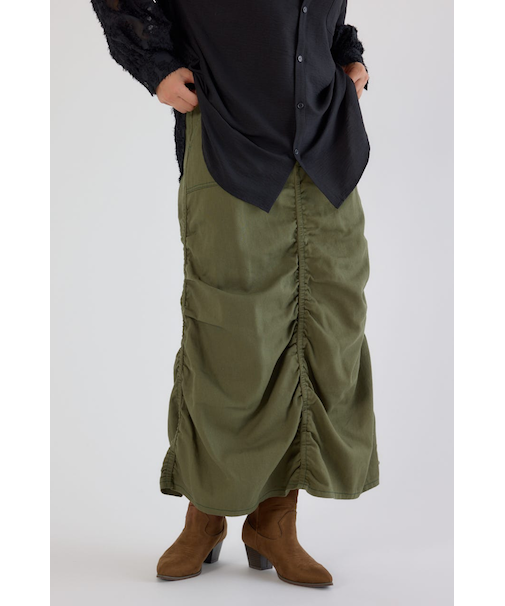 シャーリングマキシスカート