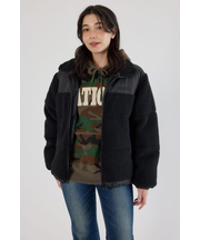 切り替えボアロゴジャケット