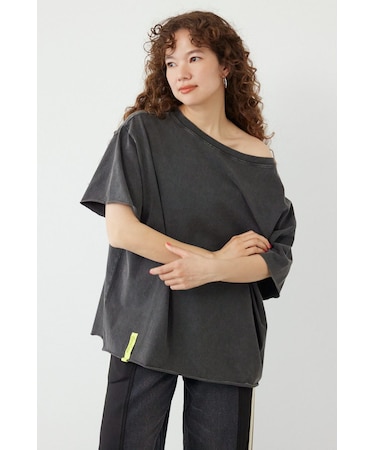 ピグメントルーズオフショルTシャツ