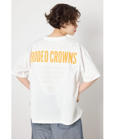 【UNISEX】エンボスロゴVネックTシャツ