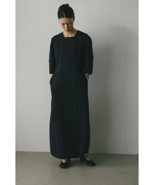 スクエアネックフォルムワンピース