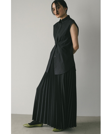 サテンプリーツスカート