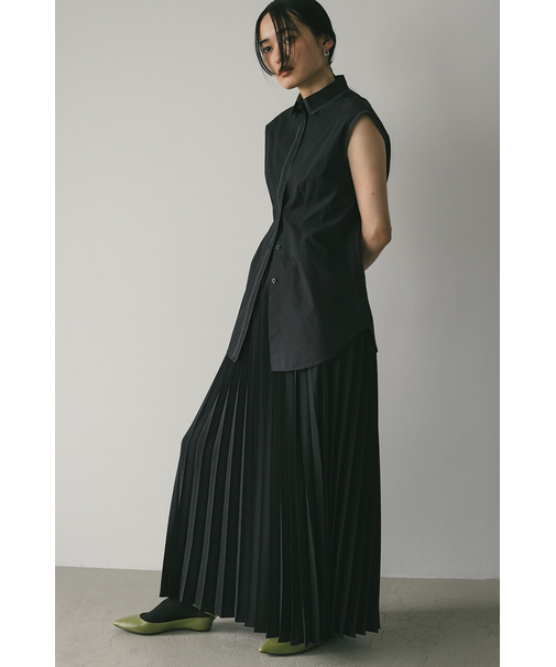 サテンプリーツスカート