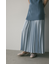 サテンプリーツスカート