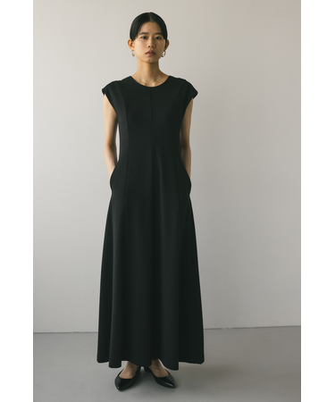 バックオープンショルダーカットワンピース