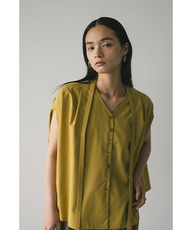 チョーカーネックフレアブラウス