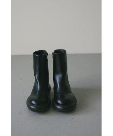 プラットフォームミドルブーツ