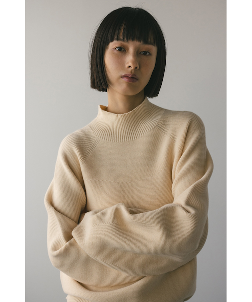 シームレスフォルムニットトップ
