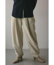 ハイウエストタックフォルムパンツ
